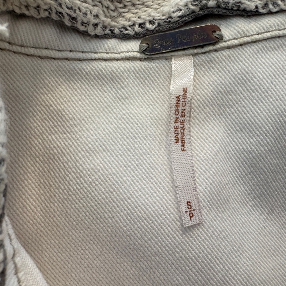 Free People Women's White & Gray Distressed Jacket S/P Urban Base Fallfashion - Picture 4 of 4